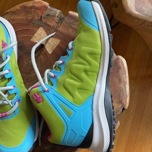 Keen Explore vent mid hiking shoes womens US 8 - like new, no wear